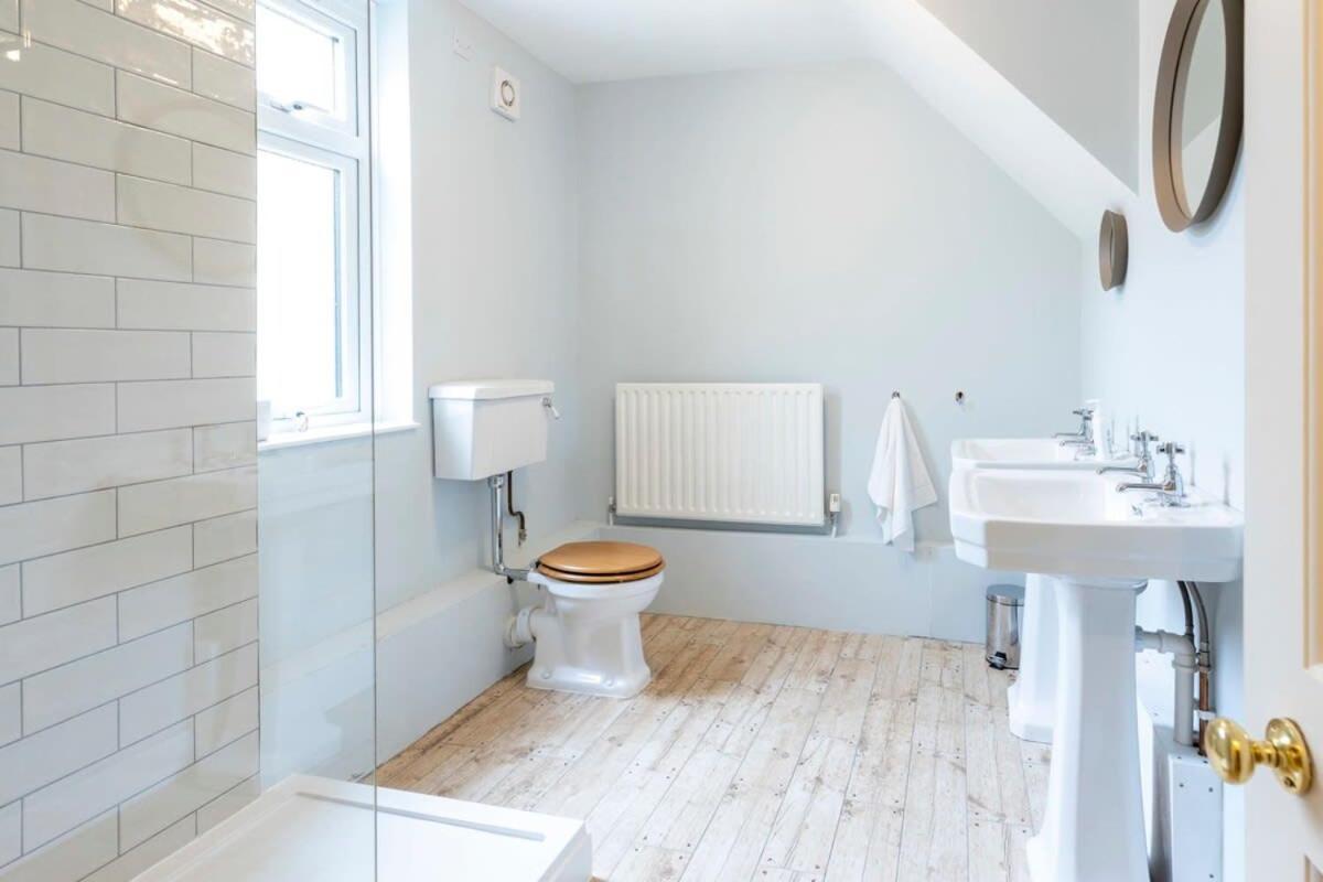 Independence House Villa Oakham Bagian luar foto